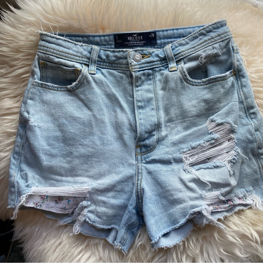 HOLLISTER Ultra High Rise Mom Cutoff Short 3/26
